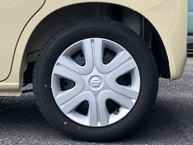 純正ホイールを装着しております。車両に関してのご質問は、スタッフまでお気軽にお問合せ下さい！TEL：0439-88-6662