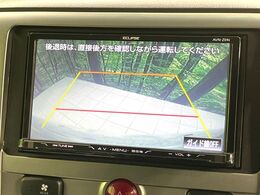 【バックカメラ】駐車時に後方がリアルタイム映像で確認できます。大型商業施設や立体駐車場での駐車時や、夜間のバック時に大活躍！運転スキルに関わらず、今や必須となった装備のひとつです！