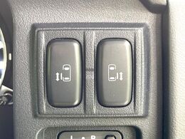 【両側パワースライドドア】スマートキーや運転席のスイッチで後席両側スライドドアの開閉が可能♪電動だから力を入れてドアを開ける必要が無く、小さなお子様でも簡単に開け閉めでき快適です♪