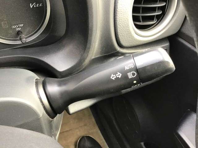 【オートライト】AUTOに設定しておくと、状況に応じて調整します。