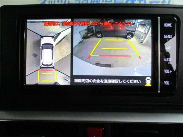 パノラミックビューモニター付きです。車両を上から見たような映像をディスプレイオーディオ画面に表示。運転席からの目視だけでは見にくい、車両周辺の状況をリアルタイムでしっかり確認できます。