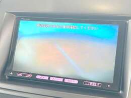 バックカメラがついて後方確認が簡単にできます！苦手としている車庫入れ等も安心して出来ますね！凄く需要の高い装備ですので、最初から付いていれば言う事なしですよね！？