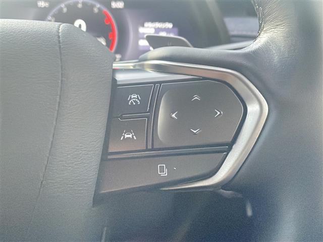 【レーダークルーズコントロール】アクセルを踏まなくても、設定した速度で走行できます！先行車との車間距離を適切に維持する追従走行の機能も有しています。機能には限界があるためご注意ください。