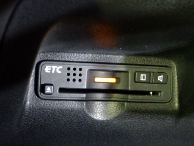 ETC付！高速道路の料金所はキャッシュレスで通過です！サービスエリア等にあるスマートインターの出入りも利用可能でとっても便利☆ご納車後すぐにお使い頂けるようセットアップしてのお渡しとなります。