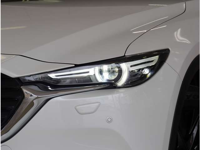 【LEDヘッドライト】省電力で長寿命の明るく運転しやすいLEDヘッドランプです。明るく照らすので暗い夜道からお客様を守ってくれます。お近くの広島マツダまでお越しください。