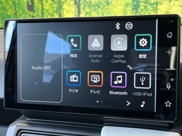 【ディスプレイオーディオ】お手持ちのスマートフォンとの連携で、ナビや音楽再生など各種アプリを使用可能。スマホに近い感覚でお使いいただけます♪