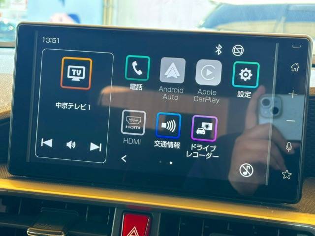 【純正ディスプレイオーディオ】FM・AMラジオやブルートゥース接続など多彩な機能を併せ持っており、インパネ周りがすっきりしてますね！追加オプションでナビ機能やフルセグTV、DVD再生なども可能です。