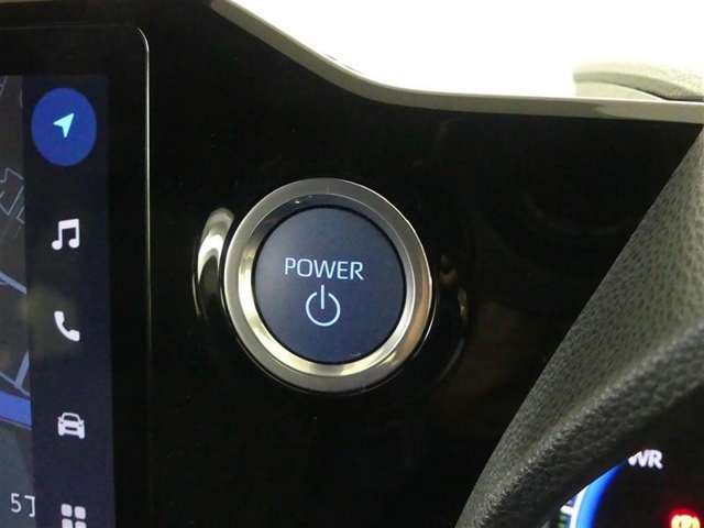 スマートキーを携帯していればキーを取り出さずにドアを施錠＆解錠。クルマの始動も可能です。