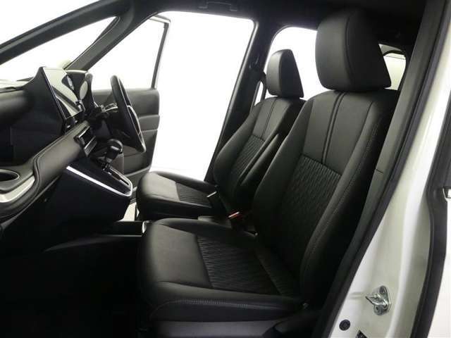 見通しのよいすっきりとした視界で、誰でも運転しやすいです。運転のしやすさは疲れにくさにも繋がりますよ♪