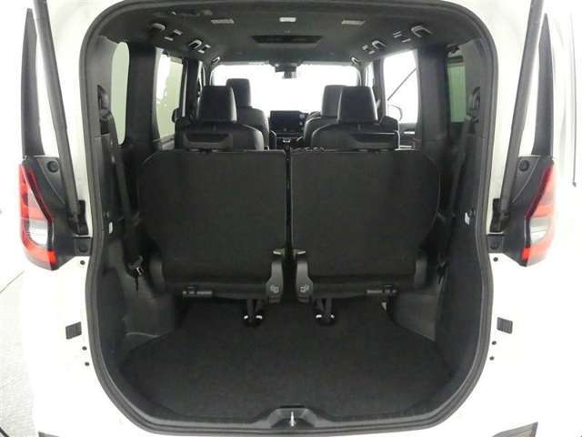 広々とした車内空間に優れた燃費性能。更にデザインも上質で人気のお車です！