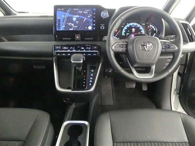 高いホールド性で運転姿勢が安定します。長距離ドライブでも疲れにくいのが魅力です。快適なドライビングライフをお送りください♪