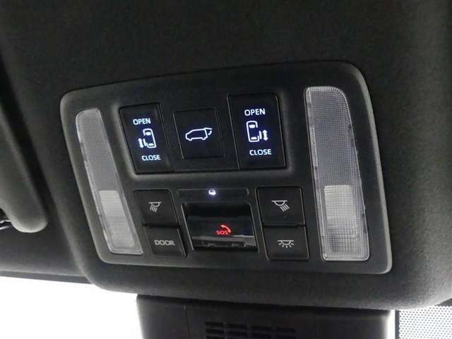 両側パワースライドドア付きだから、狭い駐車スペースなどでの 乗り降りラクラク！小さなお子さまのいるご家庭には嬉しい装備。