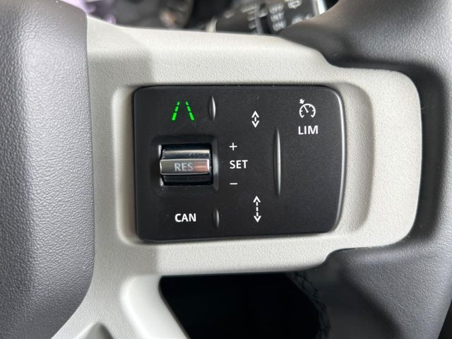 アダプティブクルーズコントロールはミリ波レーダー、ステレオカメラにより前方の車両の速度に合わせ安全な車間を保ち、先進のクルージングをサポート。安心・快適なドライブをサポートいたします。
