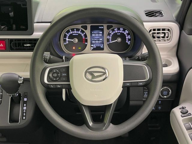 【ステアリングスイッチ】運転中、前方から目線をそらすことなく、オーディオ等の操作が可能な便利機能！安心＆快適なドライブを演出してくれます♪