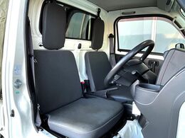 運転席シート廻りは使用感も少なく、良好な状態となっています。丁寧に使われていたことがよくわかりますね。