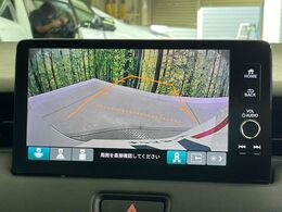 【バックカメラ】駐車時に後方がリアルタイム映像で確認できます。大型商業施設や立体駐車場での駐車時や、夜間のバック時に大活躍！運転スキルに関わらず、今や必須となった装備のひとつです！