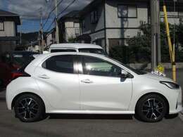 ドアバイザーが無く、ヤリスのラインがスッキリと見えます＾＾