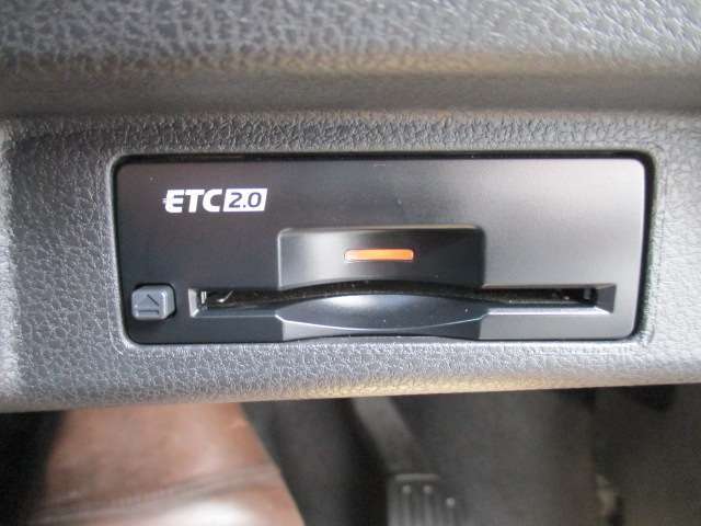 ETC2.0装備♪従来の高速利用料金の収受だけではなく、渋滞回避や安全運転支援といったドライバーに有益な情報を提供してくれます♪セットアップした状態でご納車いたしますので、面倒な手続きは一切ございません！
