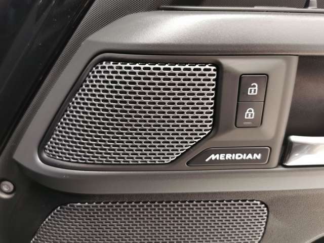 【MERIDIANサウンドシステム】英国の高級オーディオブランド「MERIDIAN」のサウンドシステムです。上質なドライブには上質な音響を。