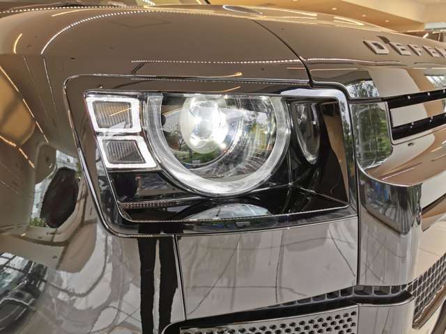 【プレミアムLEDヘッドライトシグネチャーDRL】デイタイムラーニングライト機能付きのLEDヘッドライトですデイライトにより昼間の視認性も上がりもらい事故などの減少につながります。