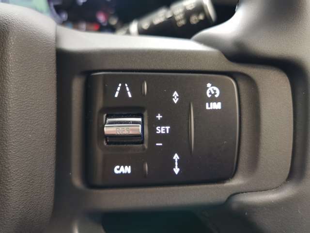 【アダプティブクルーズコントロール】前方車両を認識して自動で追従していくアダプティブクルーズコントロールが搭載されております。渋滞時などでも大変便利な機能になります。