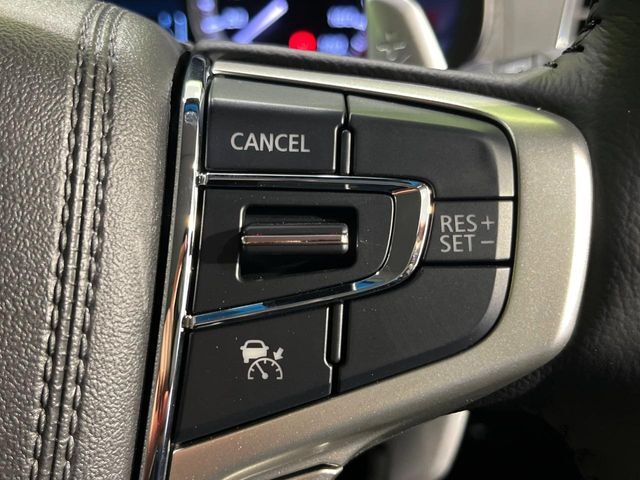 【レーダークルーズコントロール】高速道路での長距離走行が楽に！！自動で速度を保つクルーズコントロールが、衝突軽減システムと連携し、前方の車両を感知して車間を保つように速度調節してくれます！！