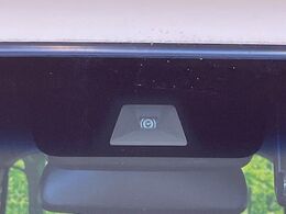 【ホンダセンシング】走行中に前方の車両等を認識し、衝突しそうな時は警報とブレーキで衝突回避と被害軽減をアシスト。より安全にドライブをお楽しみいただけます。