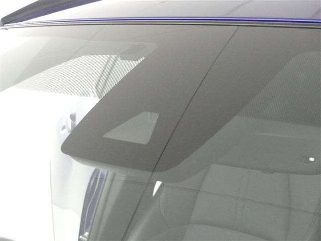 サポカーは、高齢運転者を含めたすべてのドライバーによる交通事故の発生防止・被害軽減対策の一環として、国が推奨する新しい自動車安全コンセプトです。詳しくは販売店スタッフまでおたずねください。