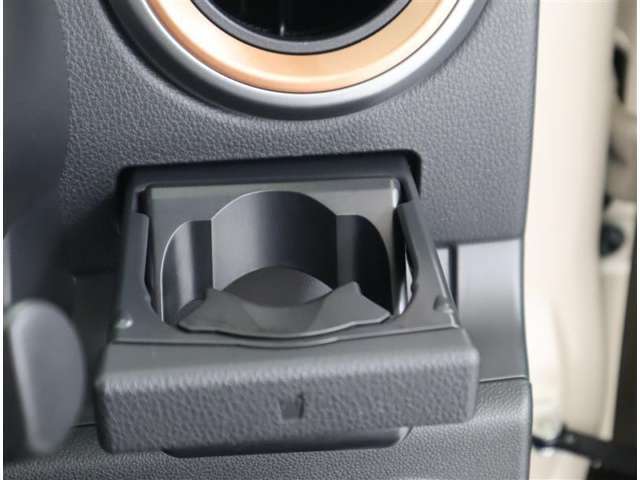運転席用のカップホルダーです。