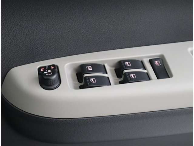 運転席窓操作部です。