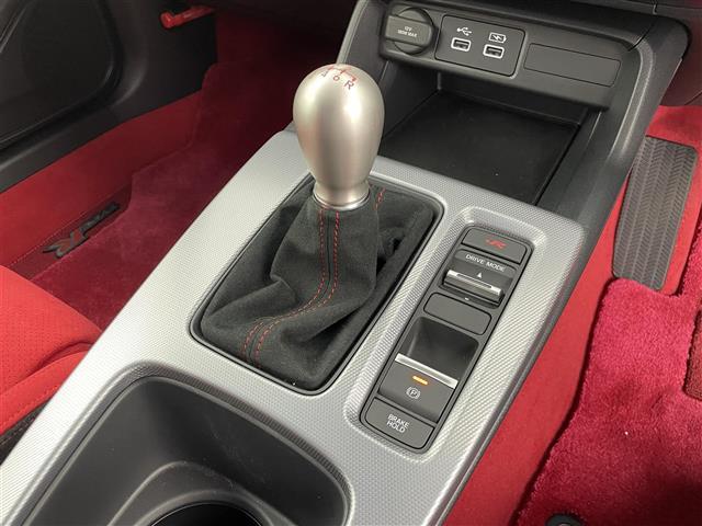 【6速マニュアルシフト】【電動パーキングブレーキ、オートホールド機能】