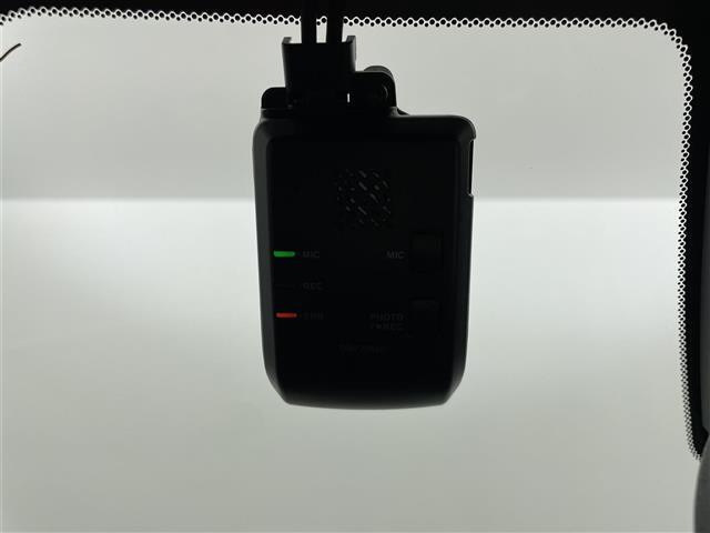 【純正ドライブレコーダー】映像・音声などの運転中の記録を残します。事故などを起こした起こされた時の証拠になりえますので、もしも時でも安心ですね。