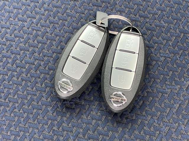 【インテリジェントキー】　ドアロック＆エンジンスタートがワンタッチで簡単です♪特に女性の方に喜ばれてます☆あッ！イモビライザー（盗難防止装置）標準装備も嬉しいですね♪