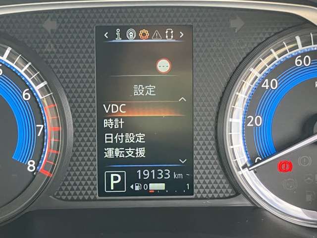 メーター内ディスプレーで各車両設定をオーナーの好みに変更出来ます。