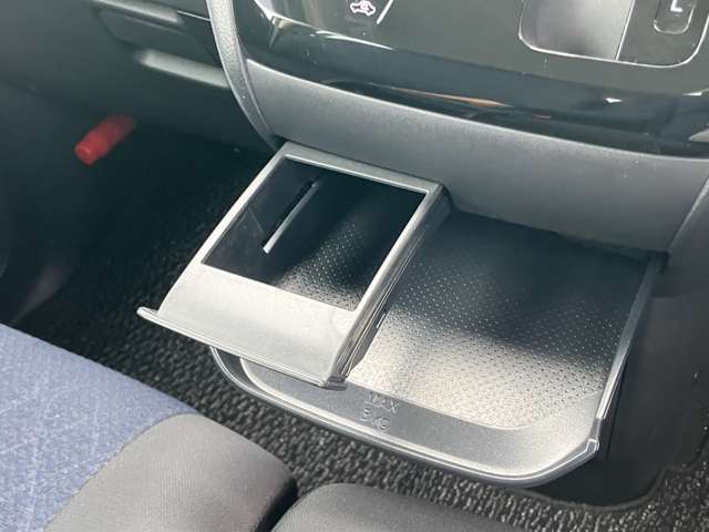 ドリンクホルダーは角形紙パック対応です。