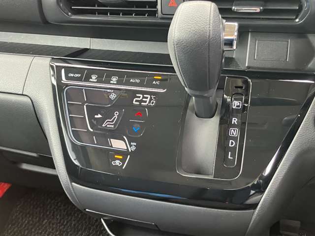 【オートエアコン】　設定温度は一定のまま、1年中、車内は快適空間♪快適温度♪