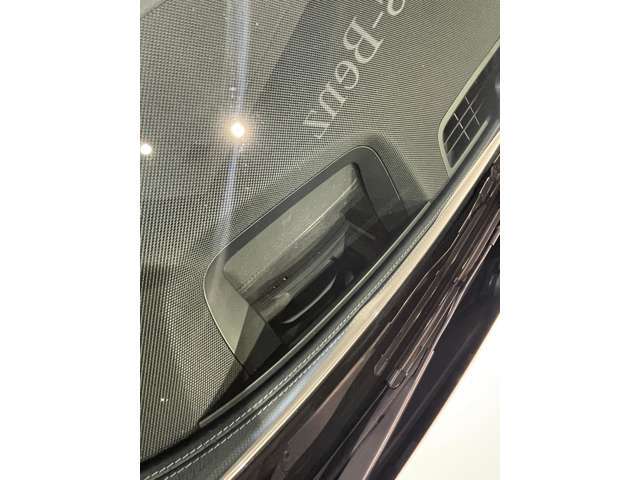 自動車保険に関しても、メルセデス・ベンツ専用のプログラムをご用意しております。飛び石や落下物などでのフロントガラスの修理が必要となった場合、最大で9万円分の補償を致します。