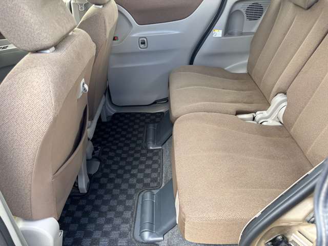 国道223号線沿い、京セラ隼人工場の近くにあります。掲載車以外のお車も多数ございますのでお気軽にご覧ください。