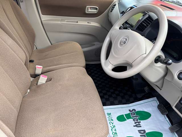 広い駐車スペースもございますのでお気軽にお寄り下さい。また買い取りもおこなっておりますのでご相談ください。