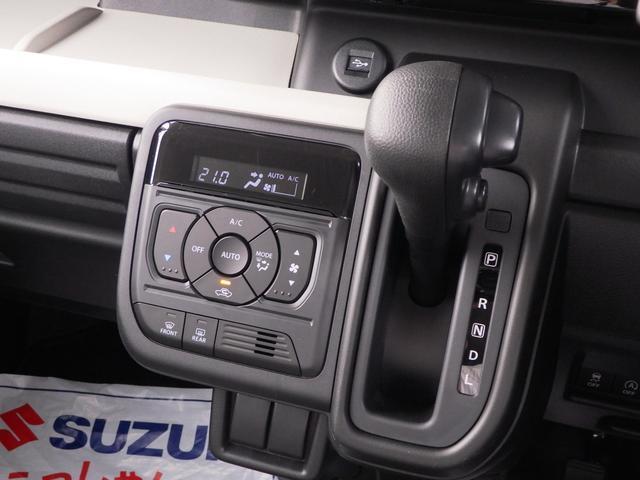運転席に程よく近い場所にシフトレバーがございます。レバーの位置も確認しやすいです。