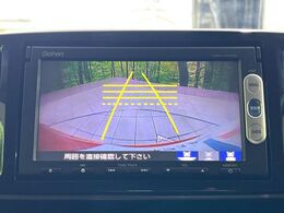 【バックカメラ】駐車時に後方がリアルタイム映像で確認できます。大型商業施設や立体駐車場での駐車時や、夜間のバック時に大活躍！運転スキルに関わらず、今や必須となった装備のひとつです！