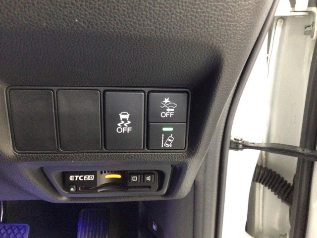 ホンダが推し進める総合先進安全装備のセンシング搭載！　衝突や斜線はみだしなどの危険が予測される時、センサーが警告。ヒューマンエラーを高度先進技術が補完してくれます。