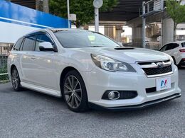 【STIフロント＆サイドエアロ人気のSTIエアロを装備！クルマの外観がよりスタイリッシュになり、街中で存在感あふれる1台に♪将来買い替える時にもリセールに影響しやすく、価値ある人気の装備です！
