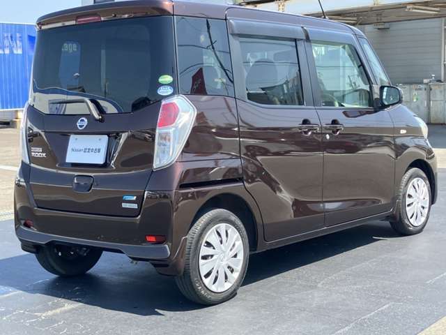 赤外線レーダーが前方の車両検知して回避操作を促しつつ緊急ブレーキが作動するエマージェンシーブレーキ。