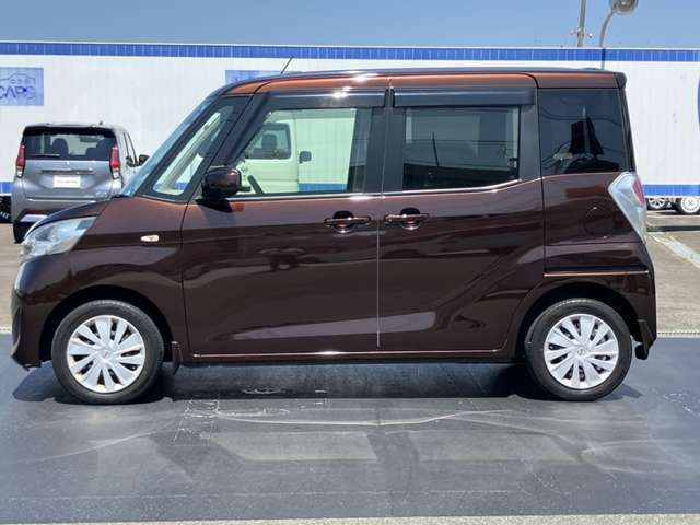 左側オートスライドドア付きです。リモコンや車内からでも開閉操作は可能です。