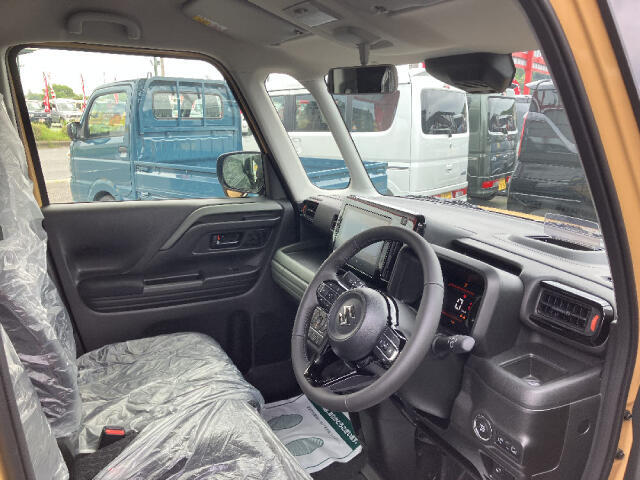 運転席の写真です！座り心地はぜひ当店でご体感ください☆