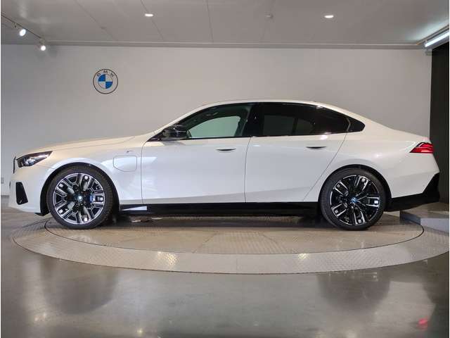 【BMW認定中古車】BMWのご購入はぜひBMW正規ディーラーで！メーカー基準の納車前点検整備を全車実施。規定整備を実施された車両にのみ付帯出来る全国保証。