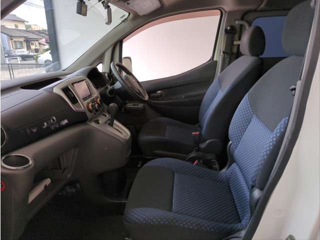 【車輌状態をわかりやすく！】入庫した車は整備士、営業スタッフにより入念にチェックしております。チェックした内容や搭載装備等は全車『車輌状態シート』を掲示してどなたでもご覧頂けるようにしております。