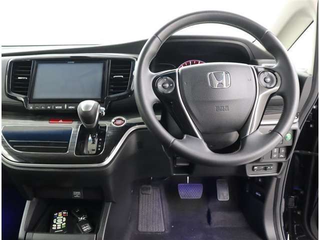 操作性のいい運転席周りです。視界も良く運転もしやすいです♪