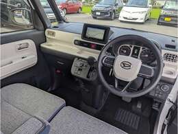 グレーを基調とした車内！